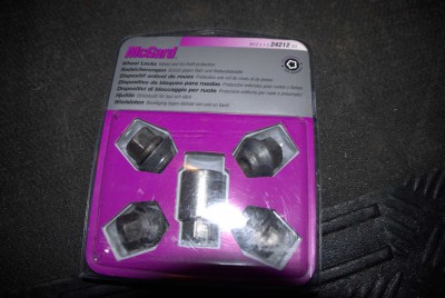 Image00001.jpg (45.17 KiB) Zobrazeno 6862 x Pouze obal, vevnitř jsou náhradní obyčejné matky.