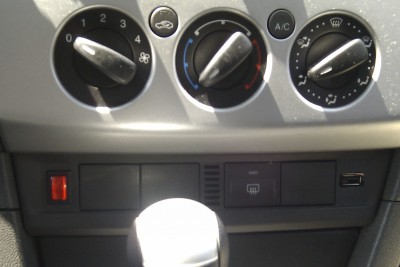 IMAG0287_.jpg (174.18 KiB) Zobrazeno 2114 x Konektor USB