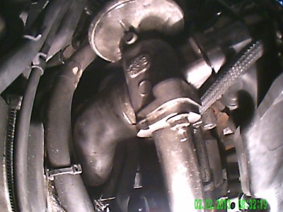 PICT0166.JPG (42.29 KiB) Zobrazeno 4667 x upevnění pod EGR, černá hadice s objímkou, vpravo trubka zpětného sání z výfuku (zaslepeno)