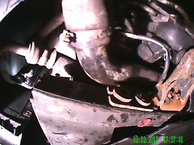 PICT0163.JPG (46.89 KiB) Zobrazeno 4689 x pohled zespodu pod kryt na trubku, čidlo není vidět ale kabeláž ano