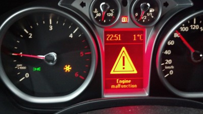 2013-03-18_17-09-23_822.jpg (33.42 KiB) Zobrazeno 2375 x foto přístrojovky s chybou