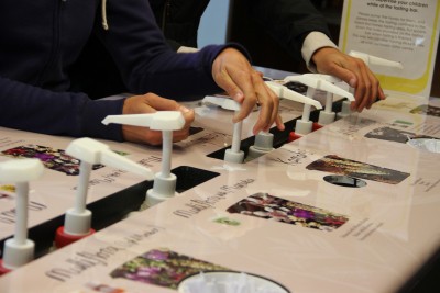 ochutnávky medu v Arataki Honey továrně