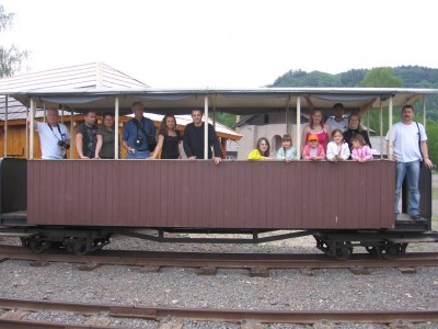 zleva: pelen, latis, latisova 1/2, Jiri02, Martasova 1/2, Martas, Mirova 1/2, zewl, zewlova 1/2, Skubi, dale dole deti: pobertacka blazniva (Skubi), Kristyna (zewl), trpaslik (Skubi), Daniela (Mira), Misa (Mira)