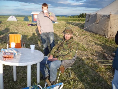 Mošák u stolu a jindrej.