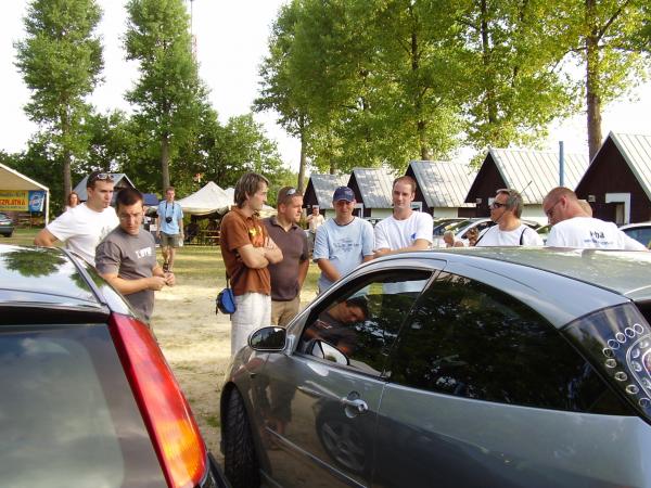 Hele, ja zabouchl klicky, jak se tam dostanem??? Pedroooo, nemas tu nuzky?? :D