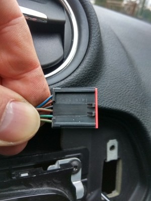 IMG_20170304_170828_HDR.jpg (88.75 KiB) Zobrazeno 6386 x konektor pro tlačítko