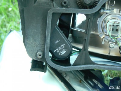 motorek v původních světlech.