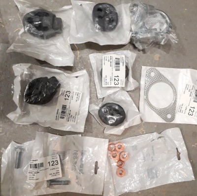 Focus-II-benzin_montazni-material.jpg (213.36 KiB) Zobrazeno 4292 x montážní materiál na celou sestavu výfuku