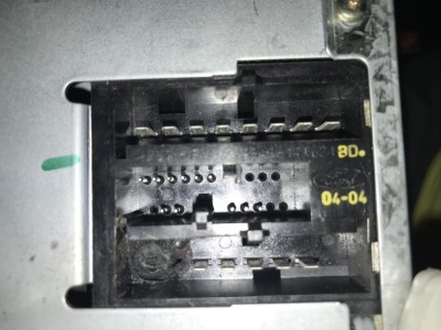 rádio přepálené 2-min.jpg (81.98 KiB) Zobrazeno 2904 x konektor se vytáhl společně s piny samotného autorádia.