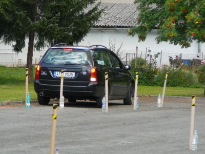 ...garáž, má určitě natrénováno z domu...