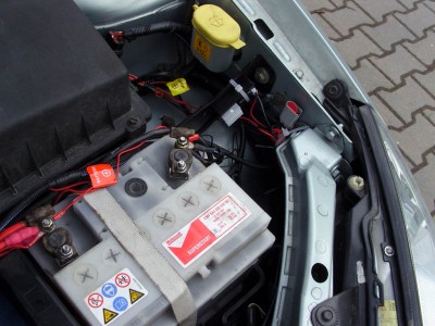 napojení na baterii+startér pro levé světlo.JPG