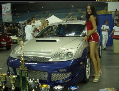 pics-max-9910-342697-sexy-girl-at-ford-focus-zx3.jpg