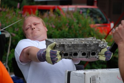 Bruno vyvazuje hlavu i bricho.jpg