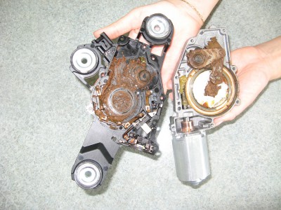 Motorek stěrače13 2010 156.jpg