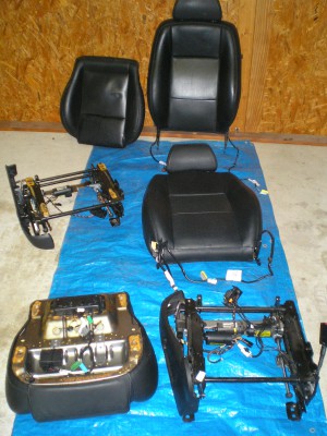 PA180015.JPG (61.58 KiB) Zobrazeno 3113 x Rozborka a zborka. Nepasujú veci z lavej sedačky do pravej a opačne.