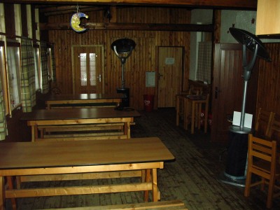 A reserve uvnitr-kryta drevena terasa