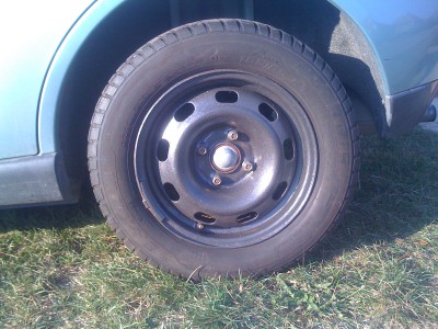 z boku (matice su uz otocene /na foto su naopak)..