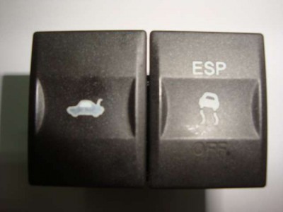 Vypínač ESP Mondeo MK3.jpg